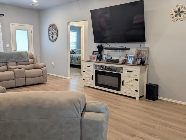 Photo 5 — 137 SW 7th Street, Moore, OK 73160