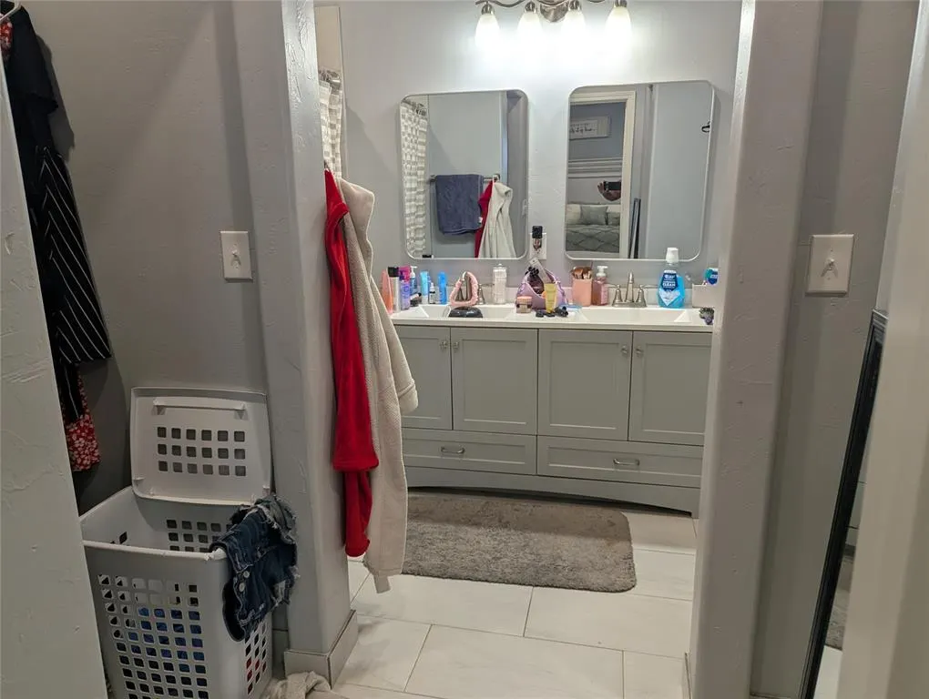 Photo 11 — 137 SW 7th Street, Moore, OK 73160
