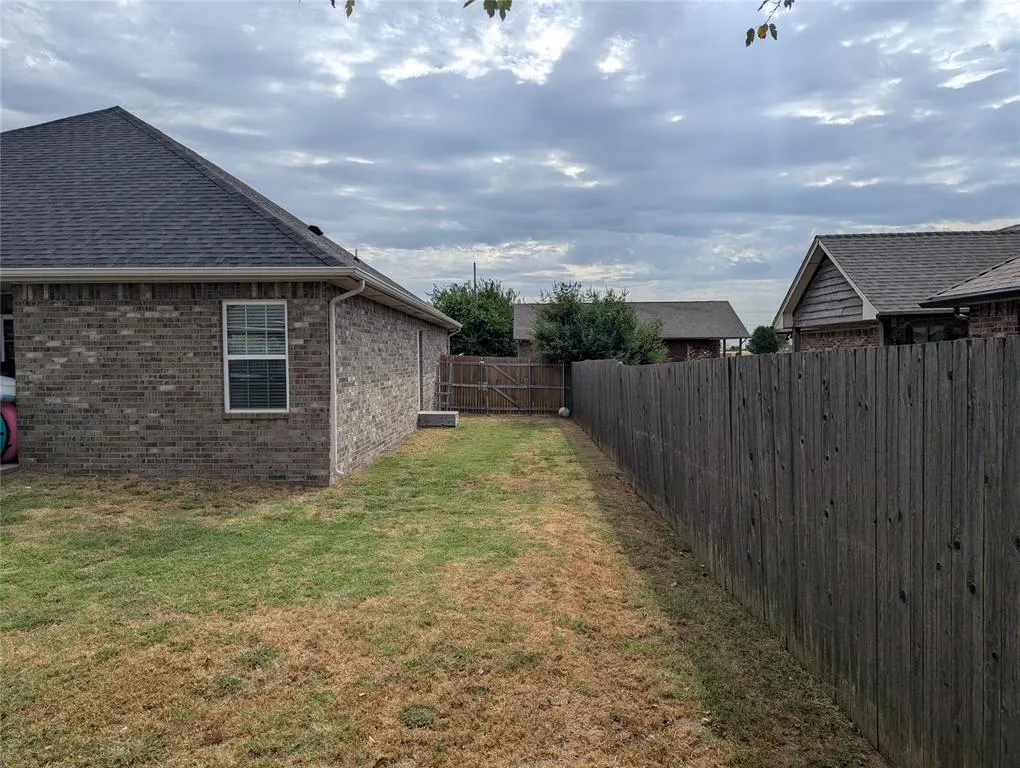 Photo 18 — 137 SW 7th Street, Moore, OK 73160