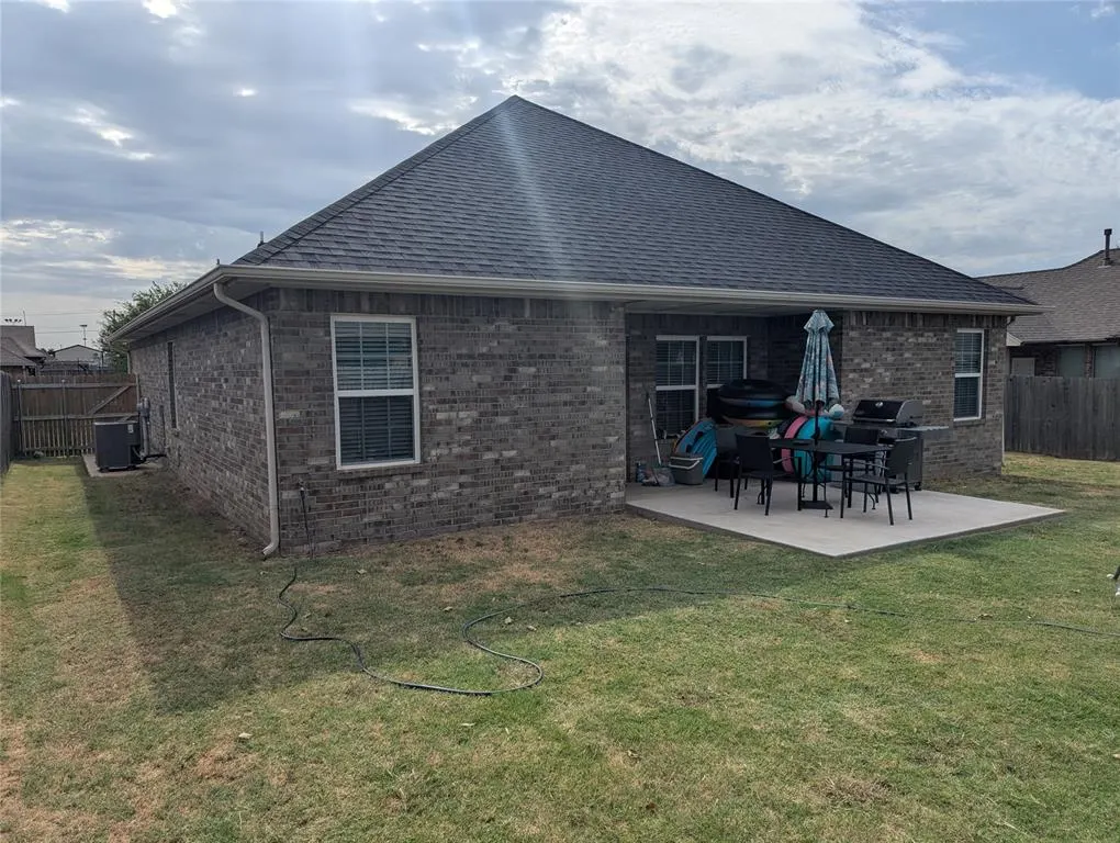 Photo 20 — 137 SW 7th Street, Moore, OK 73160