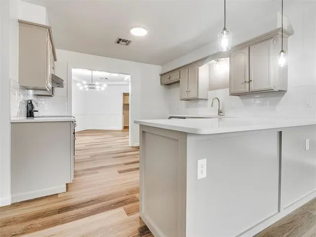 Photo 2 — 409 E Linden Lane, Mustang, OK 73064