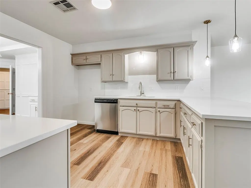 Photo 3 — 409 E Linden Lane, Mustang, OK 73064