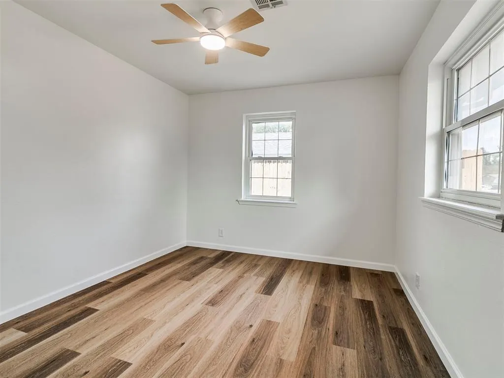 Photo 11 — 409 E Linden Lane, Mustang, OK 73064