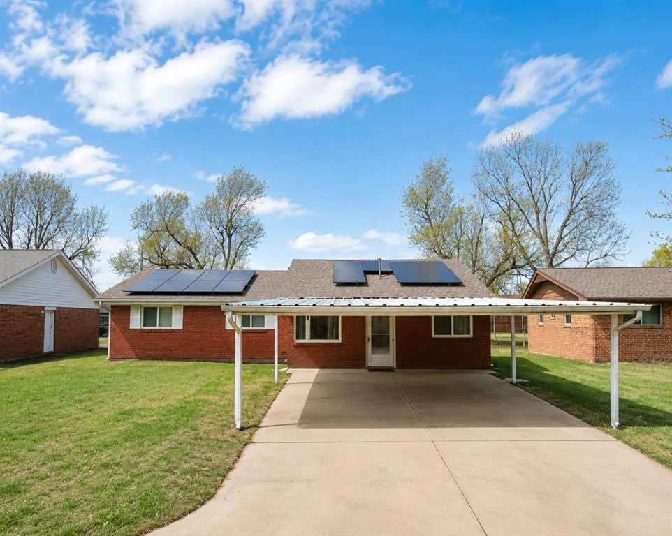 Front exterior — 709 Arnold Avenue, Moore, OK 73160