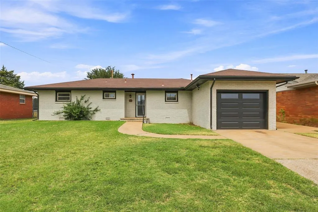 Front exterior — 302 W Chisholm Drive, Kingfisher, OK 73750