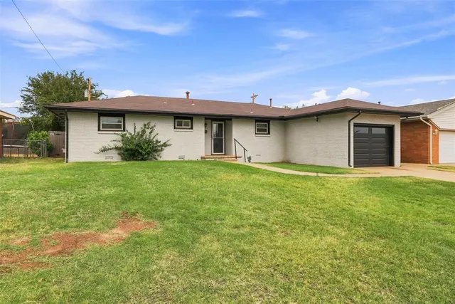 Photo 2 — 302 W Chisholm Drive, Kingfisher, OK 73750
