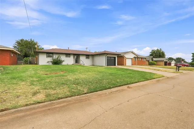 Photo 3 — 302 W Chisholm Drive, Kingfisher, OK 73750