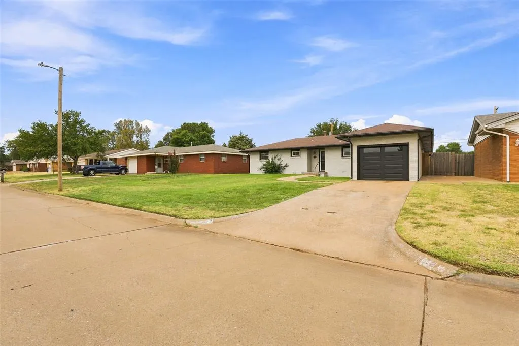 Photo 4 — 302 W Chisholm Drive, Kingfisher, OK 73750