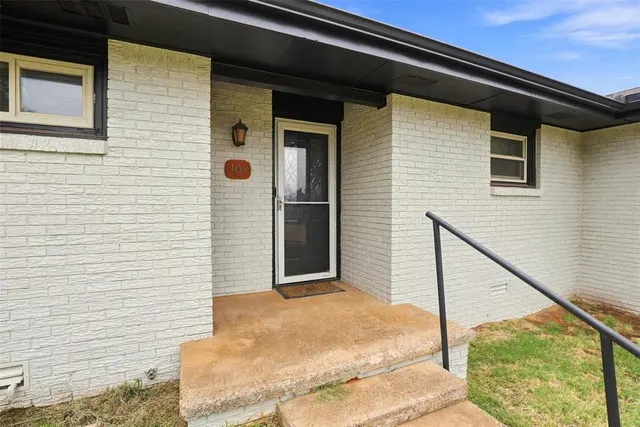 Photo 8 — 302 W Chisholm Drive, Kingfisher, OK 73750