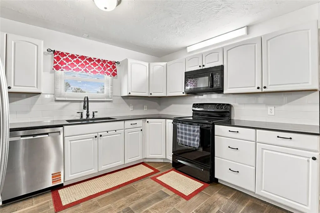 Photo 12 — 302 W Chisholm Drive, Kingfisher, OK 73750