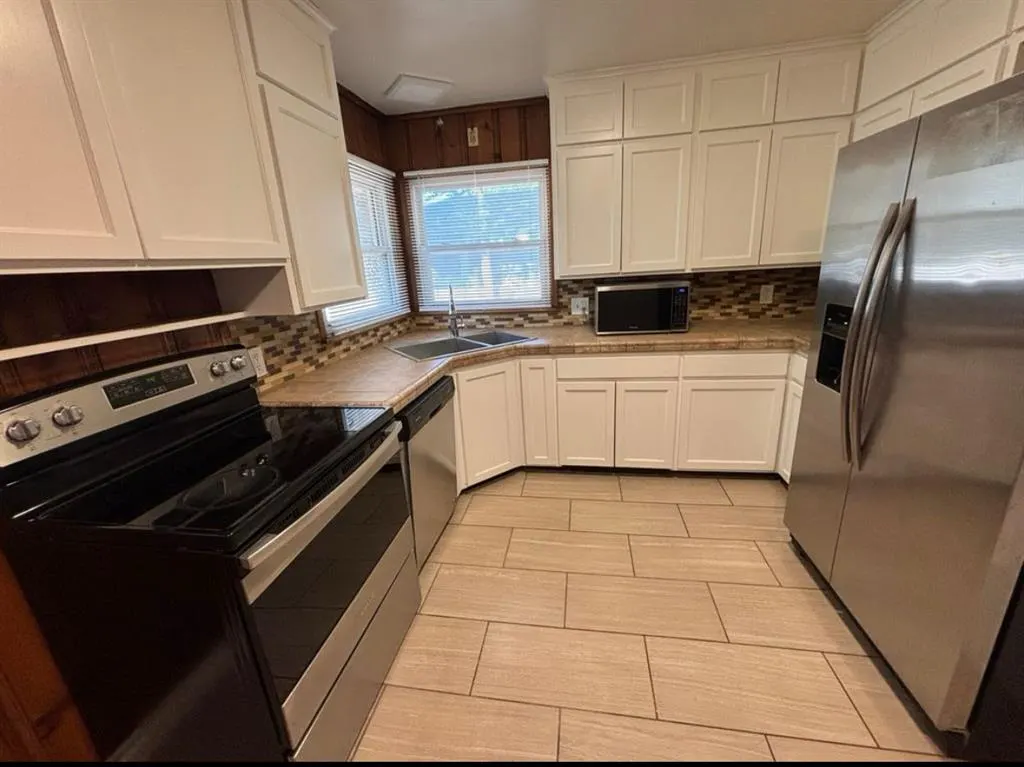 Photo 6 — 1230 Caddell Lane, Norman, OK 73069
