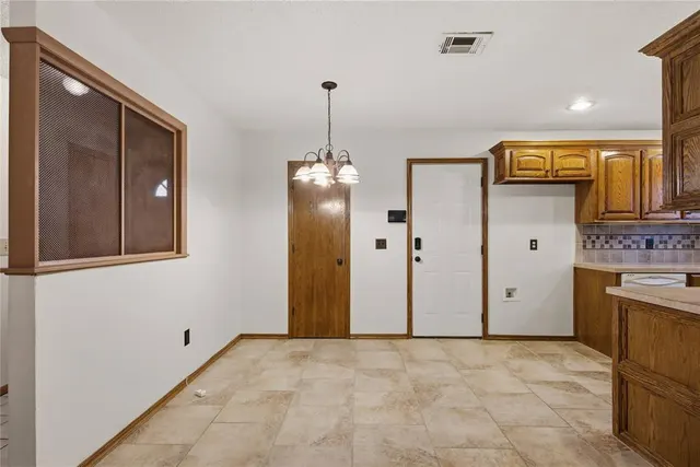 Photo 5 — 612 Moraine Avenue, Midwest City, OK 73130