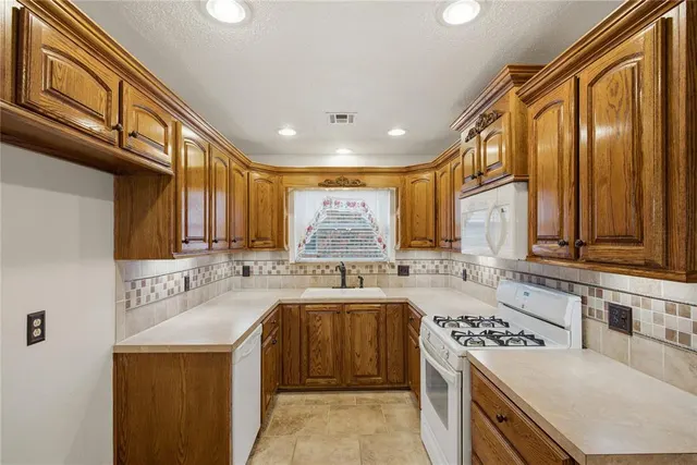 Photo 7 — 612 Moraine Avenue, Midwest City, OK 73130