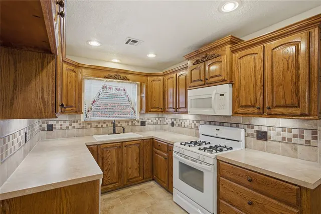 Photo 8 — 612 Moraine Avenue, Midwest City, OK 73130