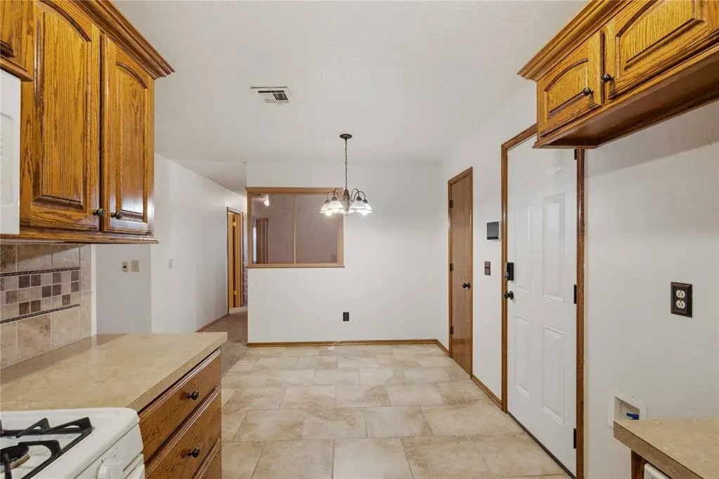 Photo 9 — 612 Moraine Avenue, Midwest City, OK 73130