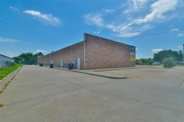Photo 5 — 2501 NE 23rd Street A, Oklahoma City, OK 73111