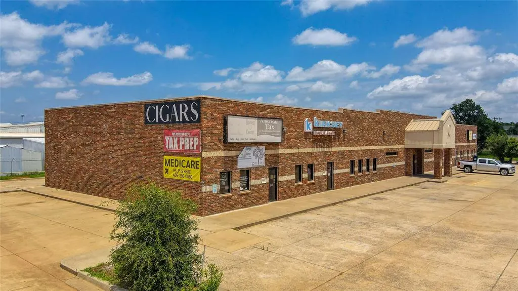 Photo 6 — 2501 NE 23rd Street A, Oklahoma City, OK 73111