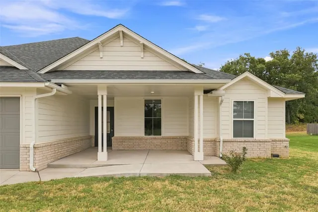 Photo 2 — 9508 Megans Way, McLoud, OK 74851