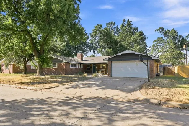 Photo 2 — 2603 Brentwood Drive, Norman, OK 73069