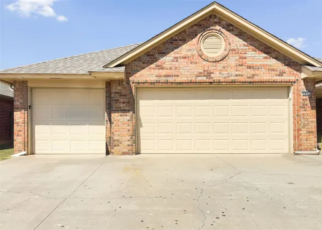 Photo 2 — 1633 SW 32nd Street, Moore, OK 73160