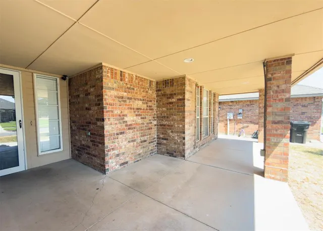 Photo 3 — 1633 SW 32nd Street, Moore, OK 73160