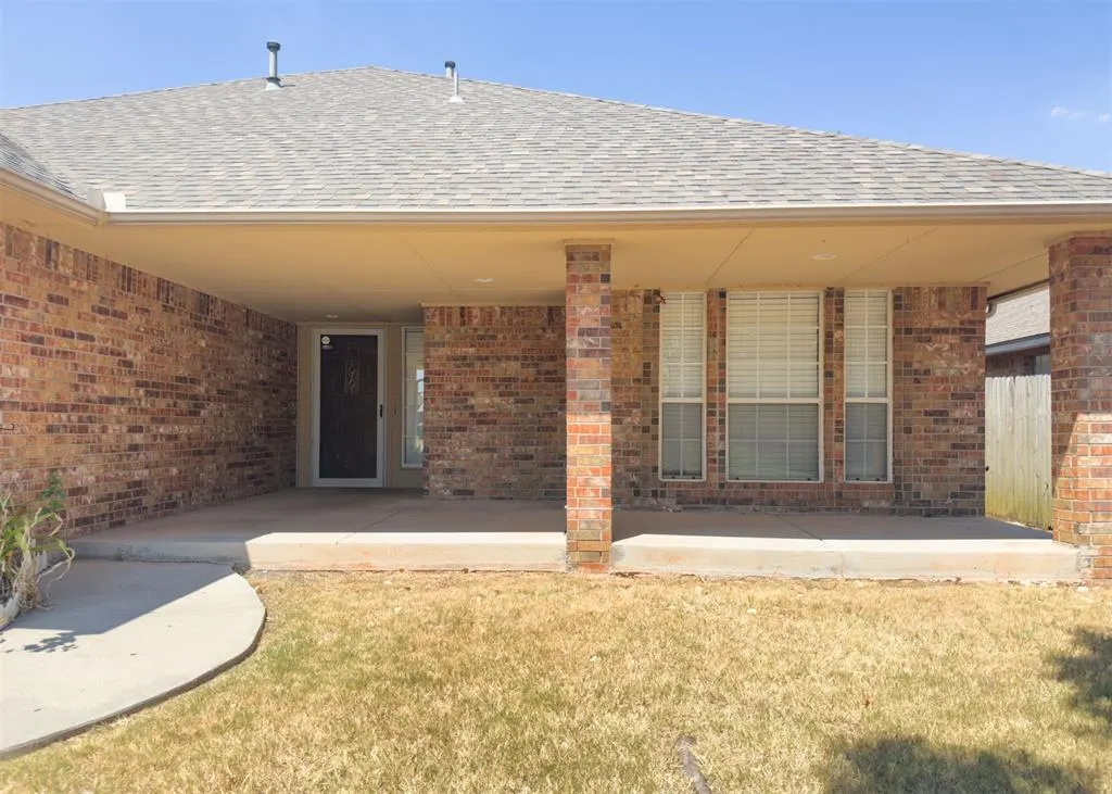 Photo 4 — 1633 SW 32nd Street, Moore, OK 73160