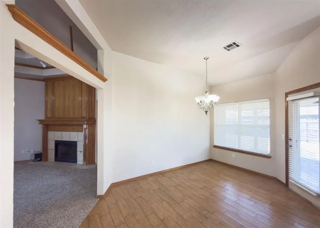 Photo 7 — 1633 SW 32nd Street, Moore, OK 73160
