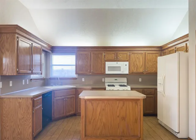 Photo 8 — 1633 SW 32nd Street, Moore, OK 73160