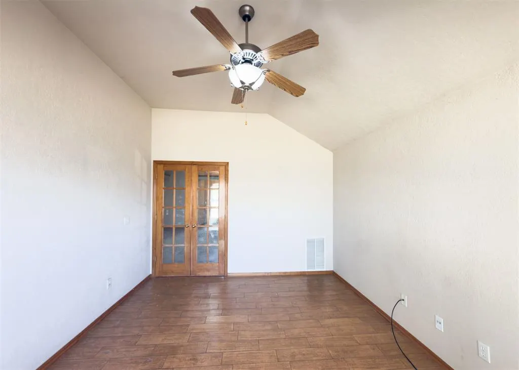 Photo 13 — 1633 SW 32nd Street, Moore, OK 73160