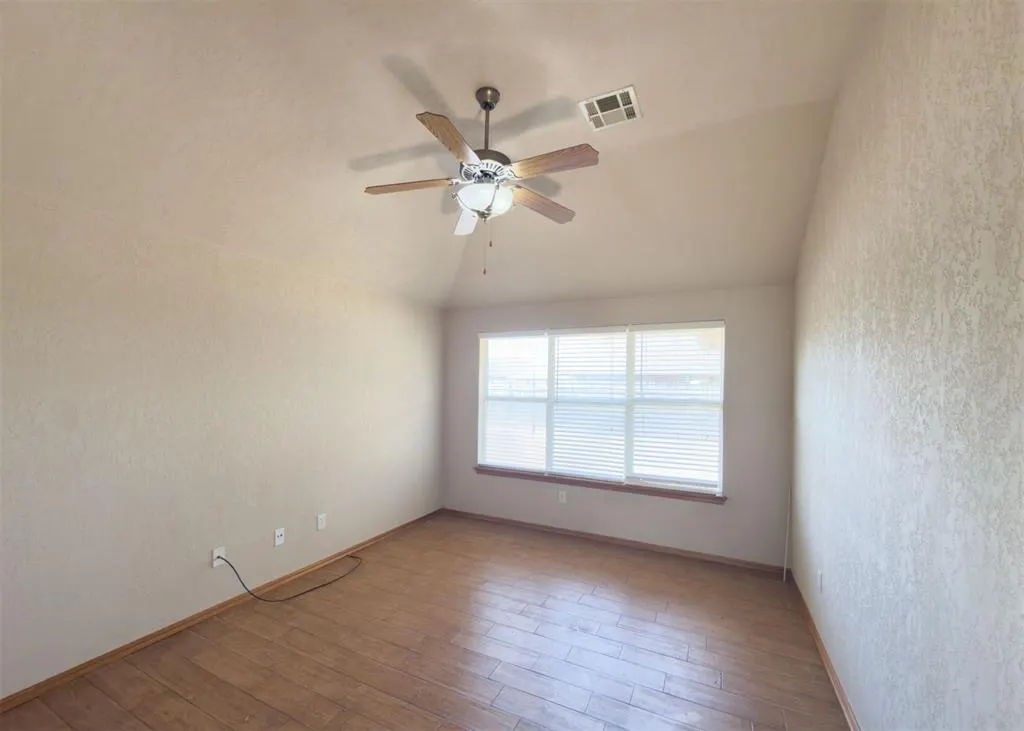 Photo 14 — 1633 SW 32nd Street, Moore, OK 73160