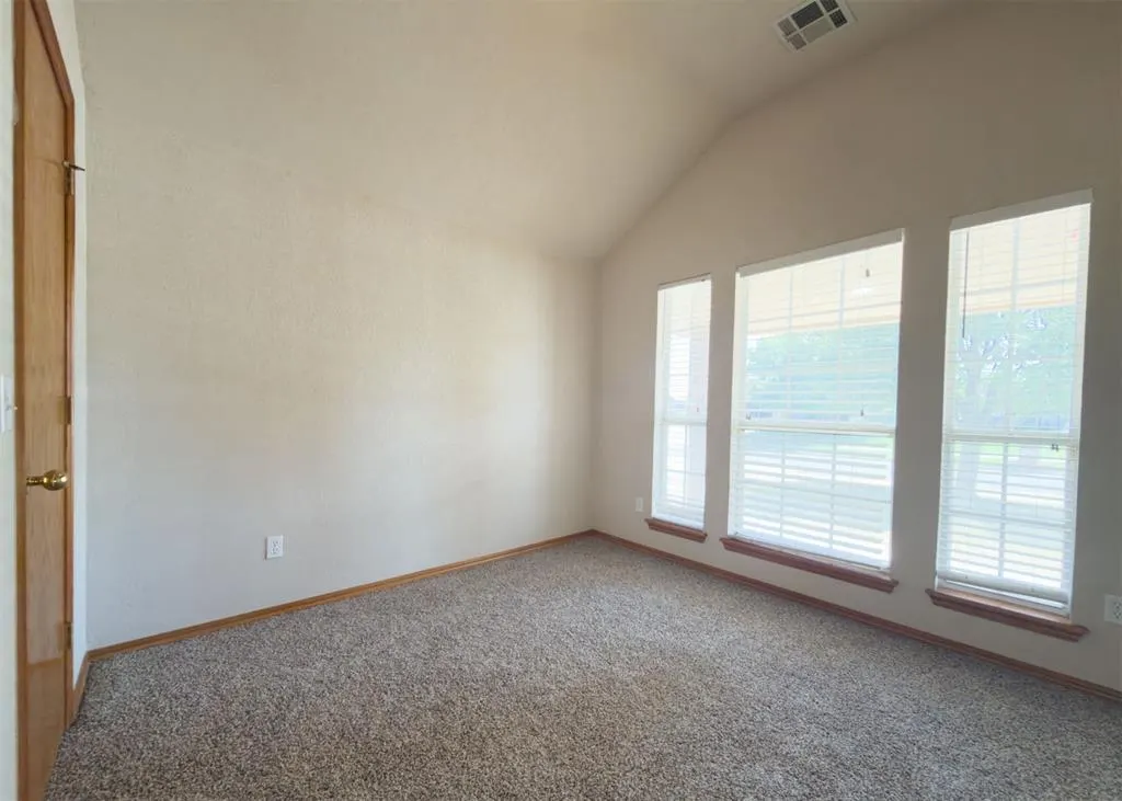 Photo 19 — 1633 SW 32nd Street, Moore, OK 73160