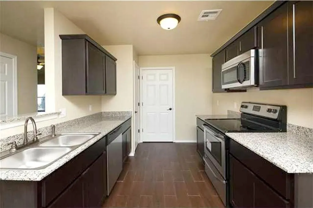 Photo 5 — 136 Rob Lane, Edmond, OK 73003