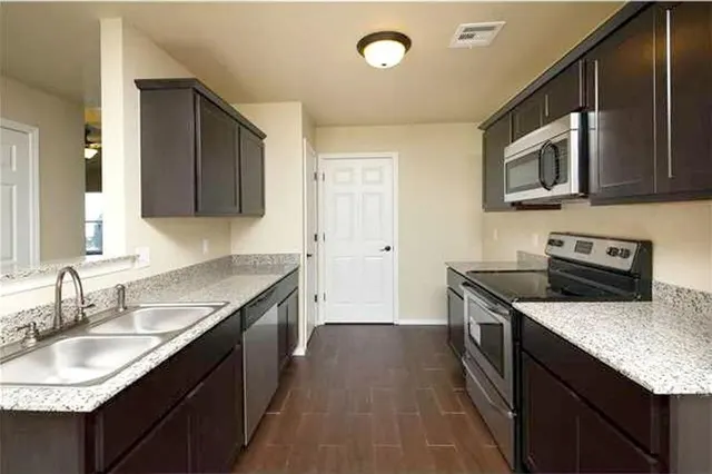 Photo 5 — 136 Rob Lane, Edmond, OK 73003