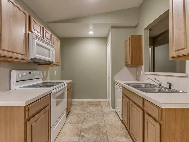 Photo 4 — 15505 Acacia Road, Oklahoma City, OK 73170