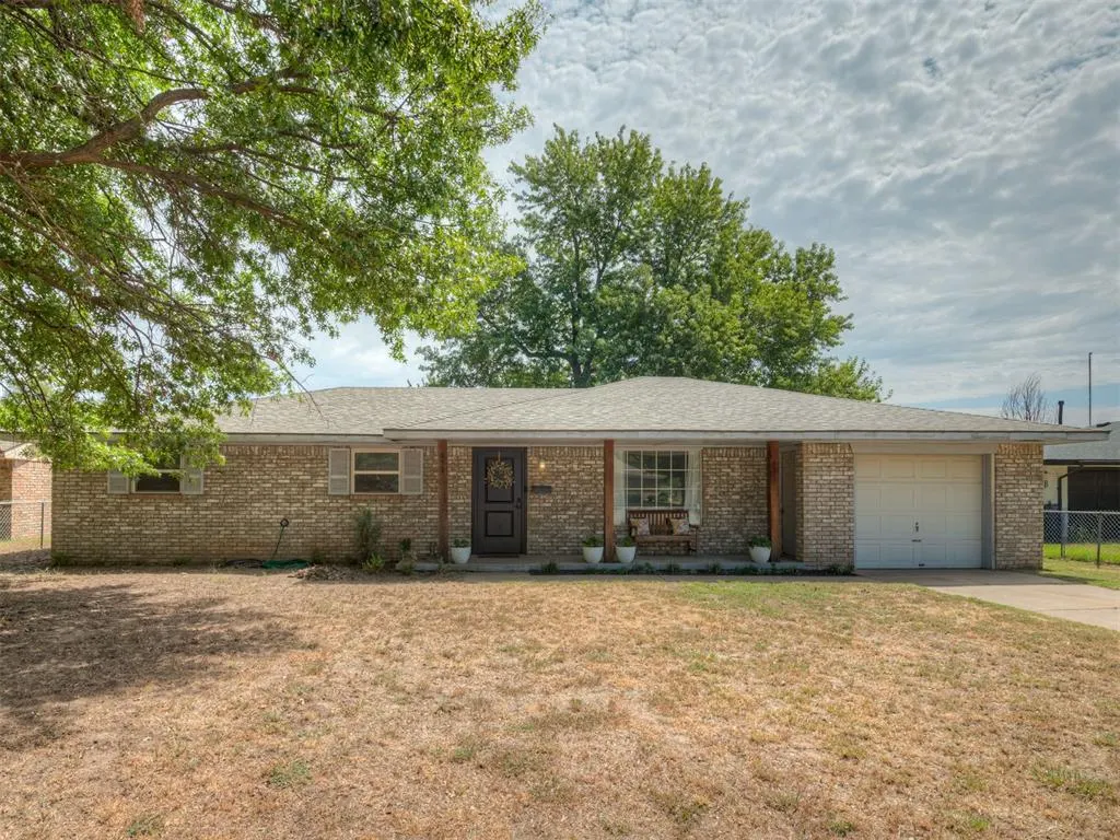 Front exterior — 410 N Magnolia Street, Crescent, OK 73028