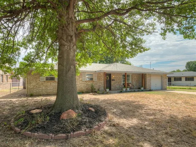 Photo 3 — 410 N Magnolia Street, Crescent, OK 73028