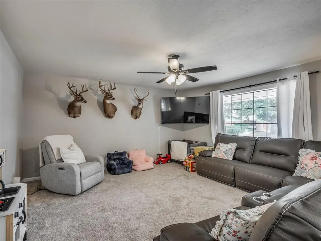Photo 8 — 410 N Magnolia Street, Crescent, OK 73028