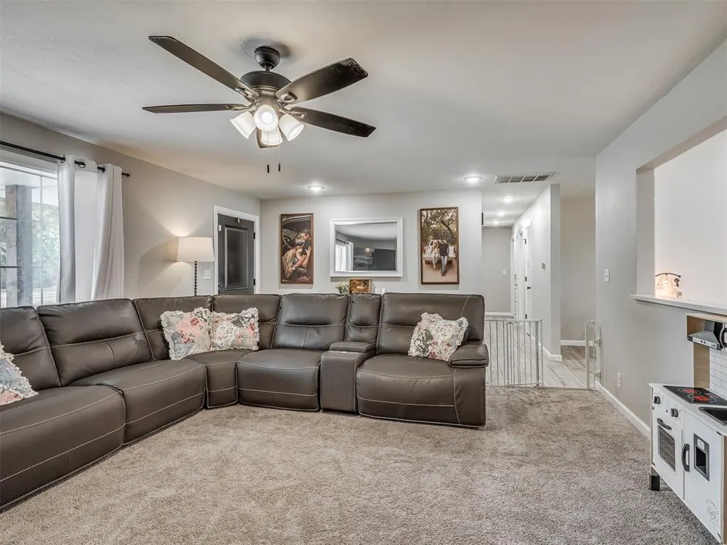 Photo 9 — 410 N Magnolia Street, Crescent, OK 73028