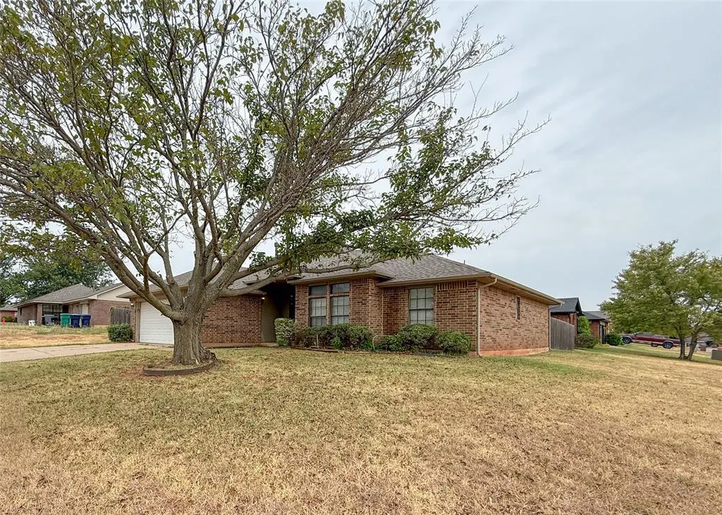 Photo 2 — 1009 NW 168th Street, Edmond, OK 73012