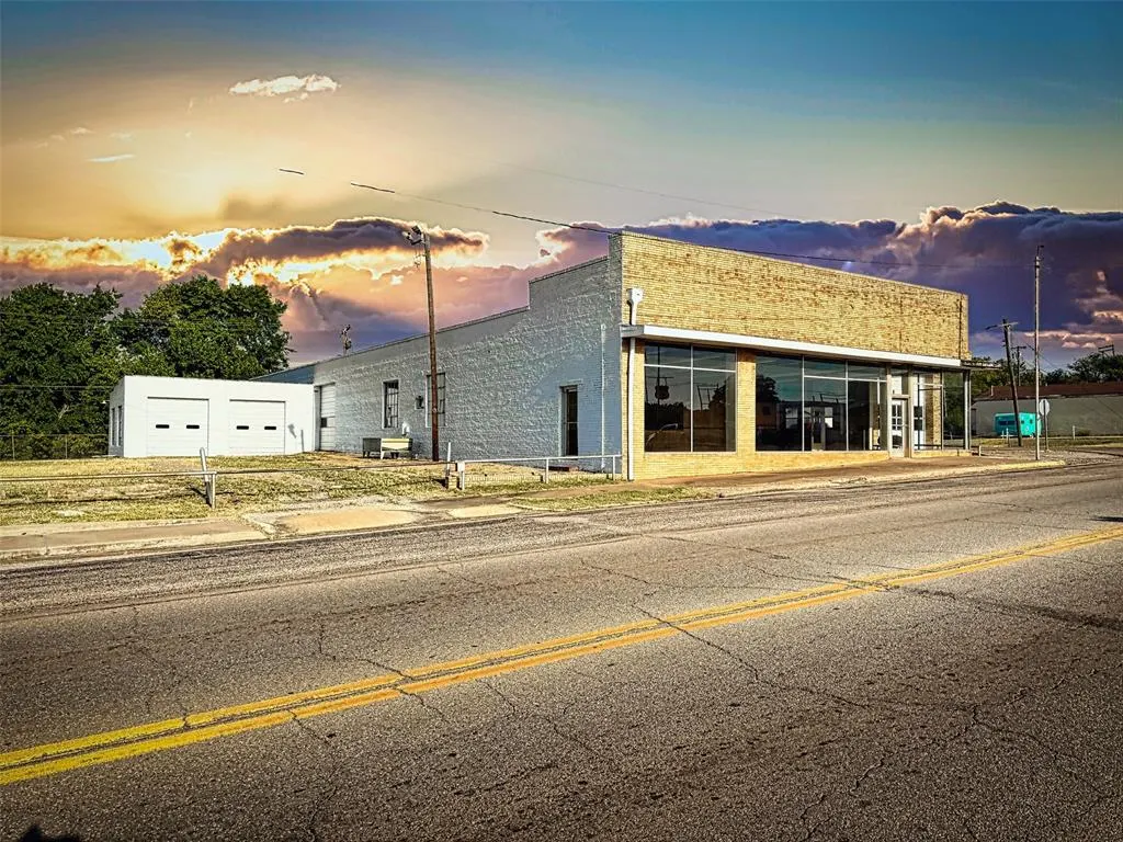 Front exterior — 1201 Manvel Avenue, Chandler, OK 74834