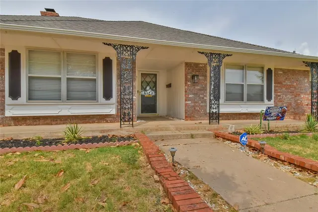 Photo 3 — 6813 Saint Marys Place, Oklahoma City, OK 73132