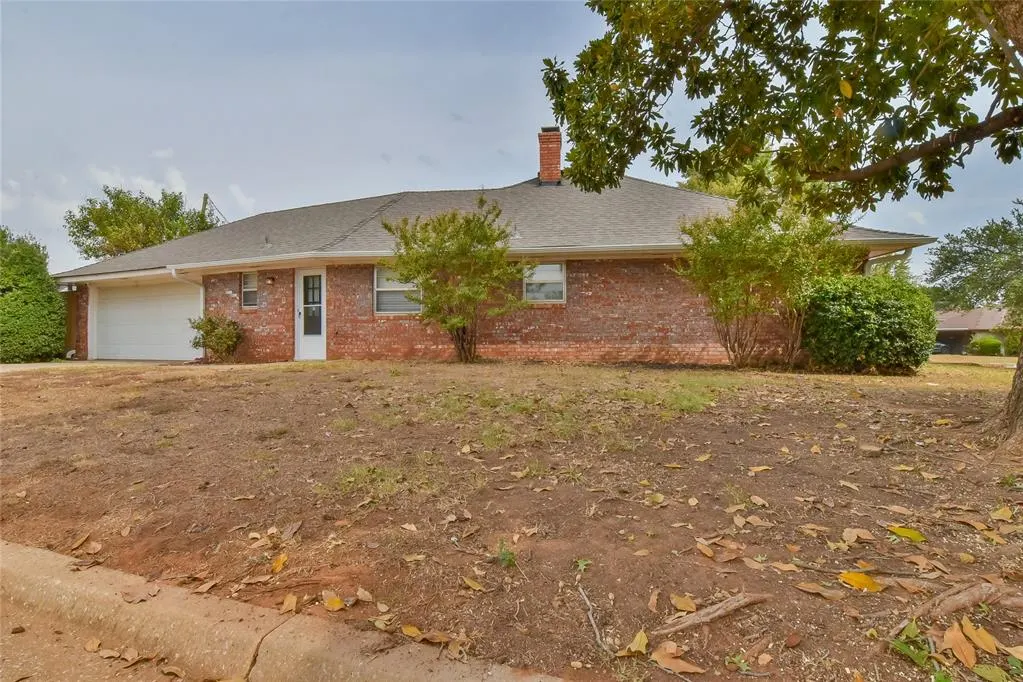Photo 4 — 6813 Saint Marys Place, Oklahoma City, OK 73132