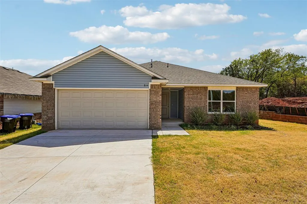 Photo 4 — 814 Twin Lakes Drive, Noble, OK 73068