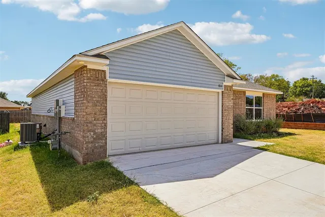 Photo 6 — 814 Twin Lakes Drive, Noble, OK 73068