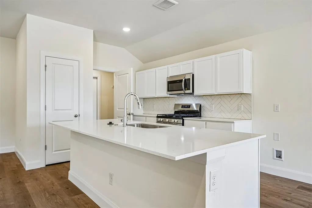 Photo 11 — 814 Twin Lakes Drive, Noble, OK 73068