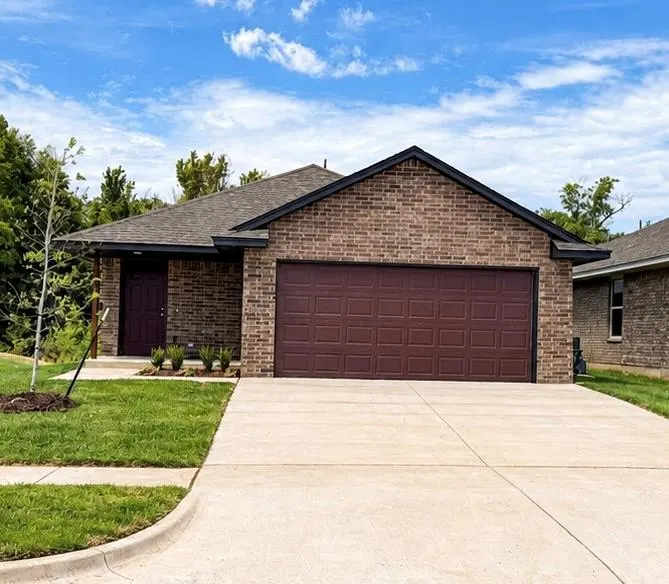 Front exterior — 2007 Brush Creek Way, Newcastle, OK 73065