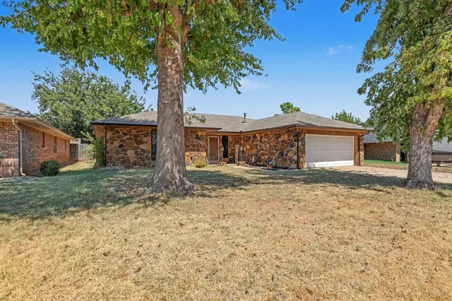 Photo 2 — 8305 NW 115th Street, Oklahoma City, OK 73008