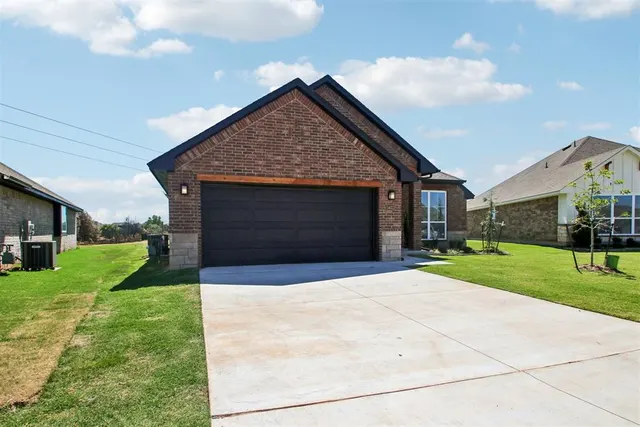 Photo 2 — 14012 Tybee Island Drive, Yukon, OK 73099