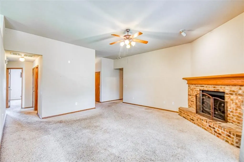 Photo 4 — 1708 Meadow Run Drive, Oklahoma City, OK 73160