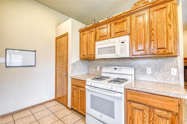 Photo 8 — 1708 Meadow Run Drive, Oklahoma City, OK 73160